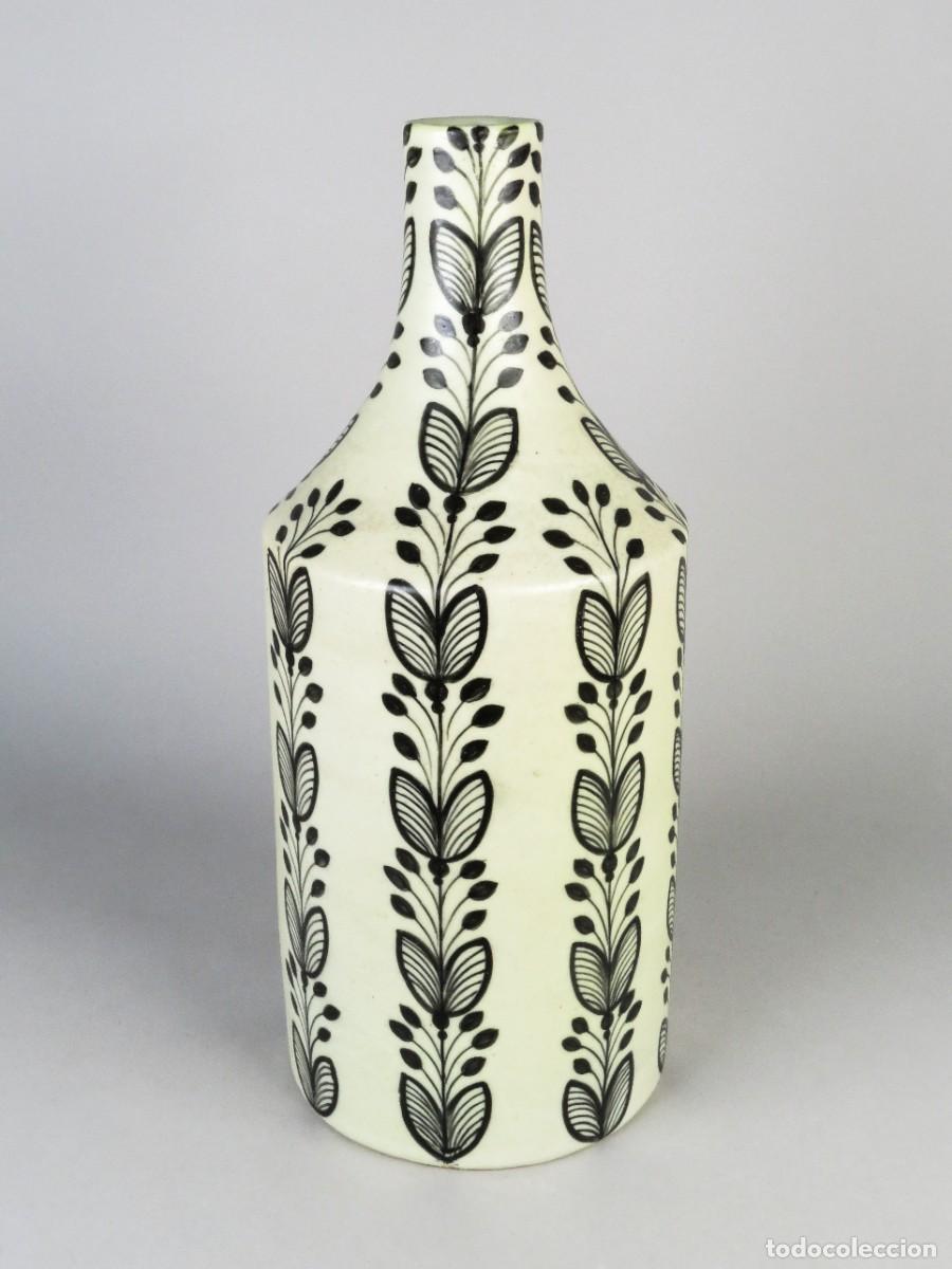 Antig&uuml;edades: Jarr&oacute;n de cer&aacute;mica con motivos florales la Menora de Talavera de la Reina siglo XX