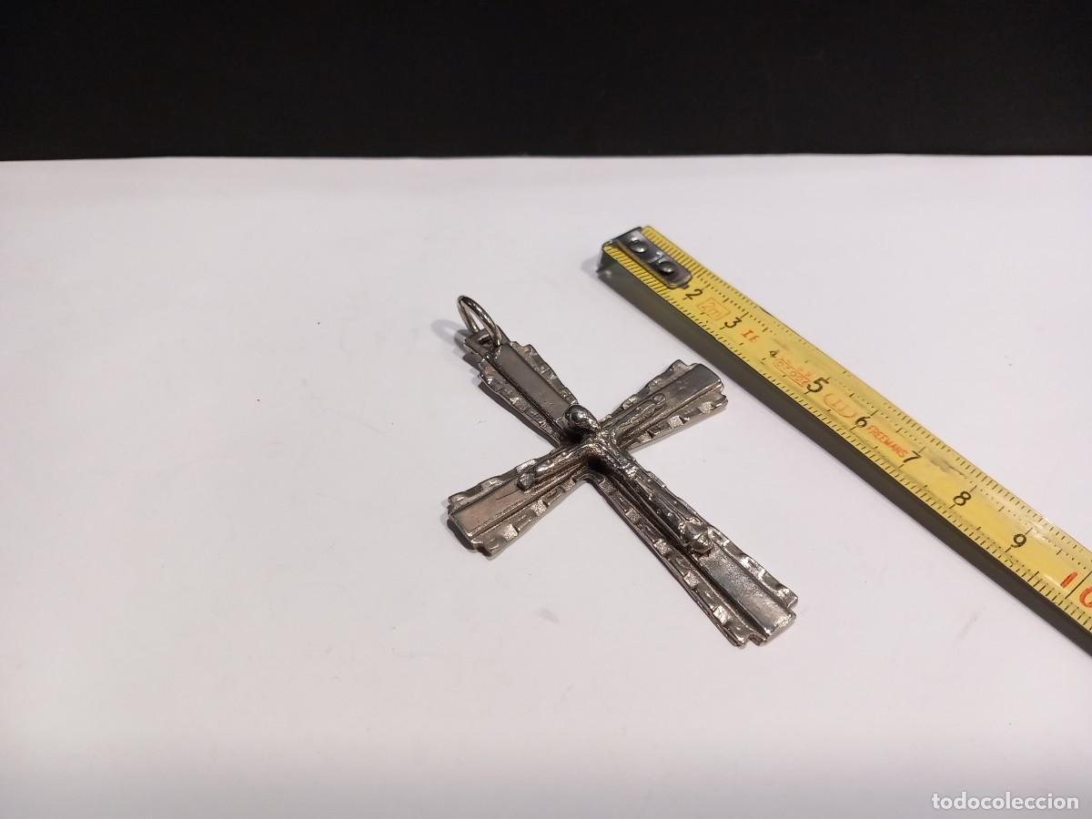Antig&uuml;edades: CRUZ PLATEADA MET&Aacute;LICA COLGANTE / COMPRA MIN&Iacute;MA 5 &euro;