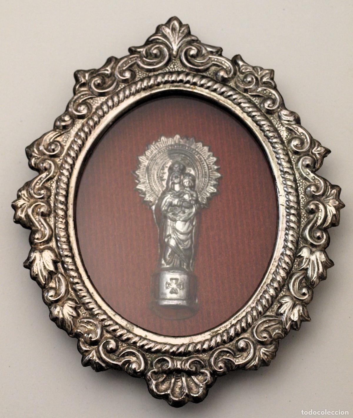 Antig&uuml;edades: RELICARIO VIRGEN DEL PILAR. METAL PLATEADO, CRISTAL Y TRASERA DE RESINA O PLASTICO DURO. 15 X 12 CM.