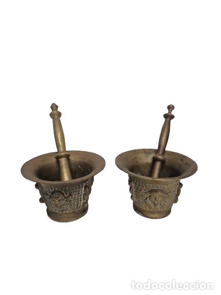 Antig&uuml;edades: Pareja de Morteros - Almirez, Bronce Cincelado - con Mano