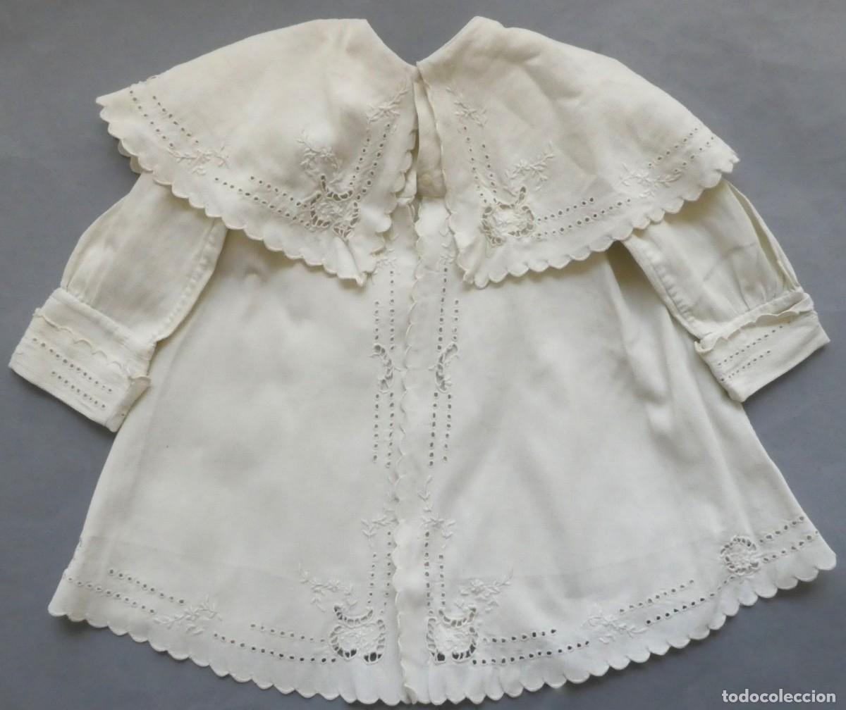 Antig&uuml;edades: ANTIGUO ABRIGO CON CAPA DE PIQUE PARA NI&Ntilde;A O MU&Ntilde;ECA PPIO.S.XX
