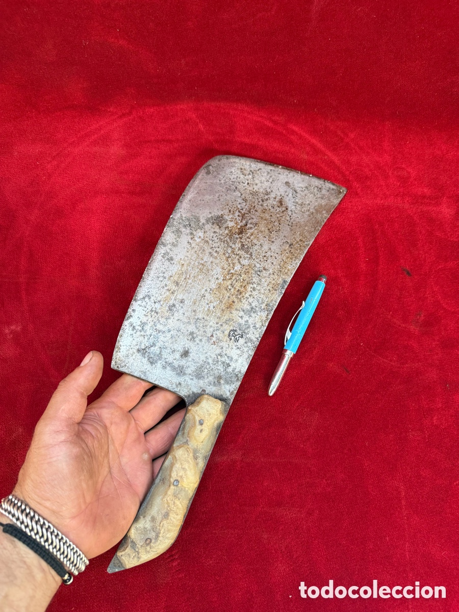 Antig&uuml;edades: Antiguo y gran hacha de carnicero,Polluelo,forja y astas!