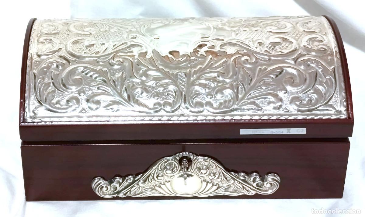 Antig&uuml;edades: Cofre Joyero Vintage Hior de madera y plata ley 925, con contraste grabado, 22.5 cm x 14.1 cm, Nuevo