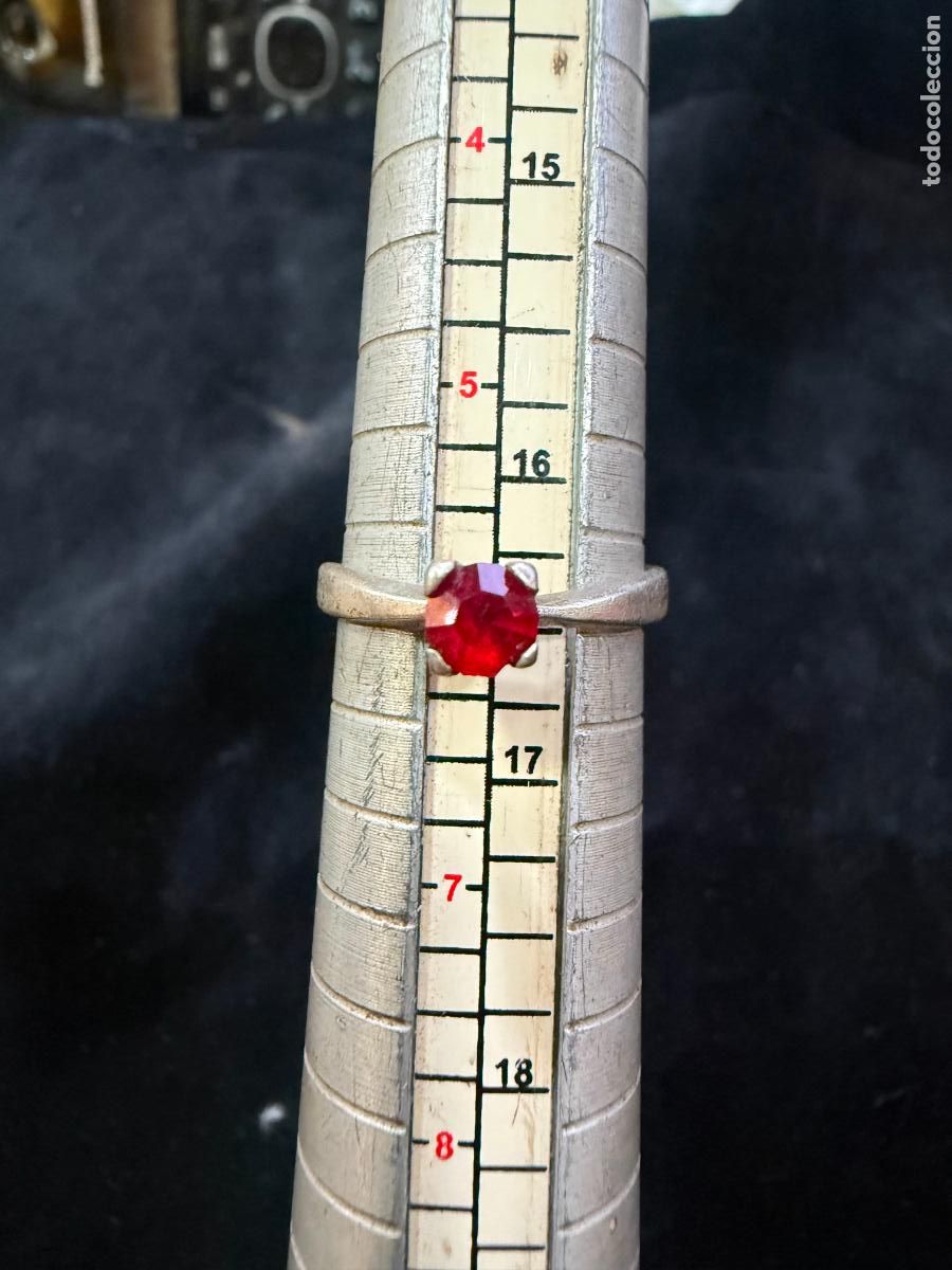 Antig&uuml;edades: PRECIOSO ANILLO DE PLATA CONTRASTADA CON PIEDRA ROJA CENTRAL