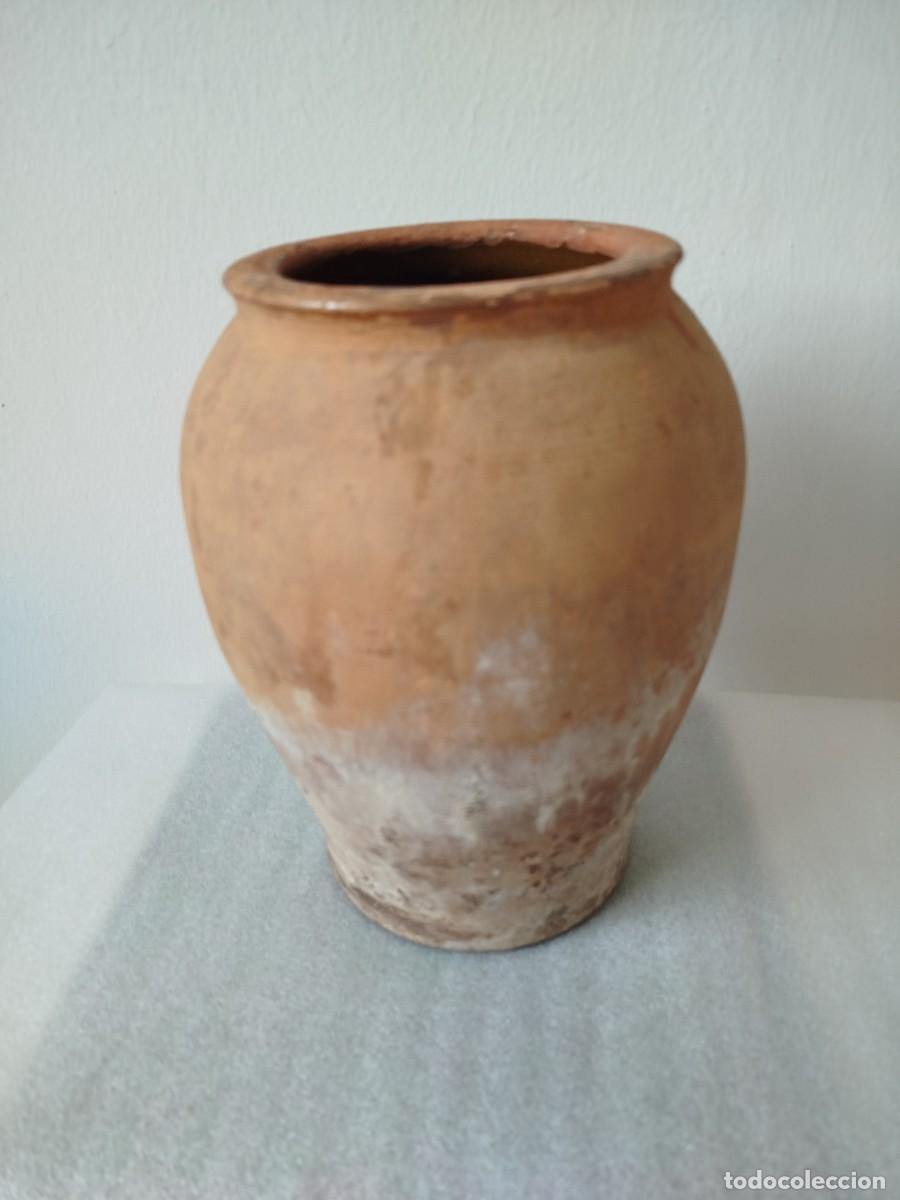 Antig&uuml;edades: Tinaja de barro cocido, barnizada interior. De los a&ntilde;os 50&rsquo;. Buen estado.
