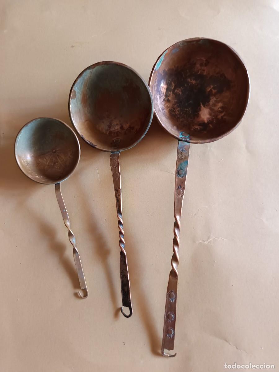 Antig&uuml;edades: Lote 3 Antiguos cazos de cobre