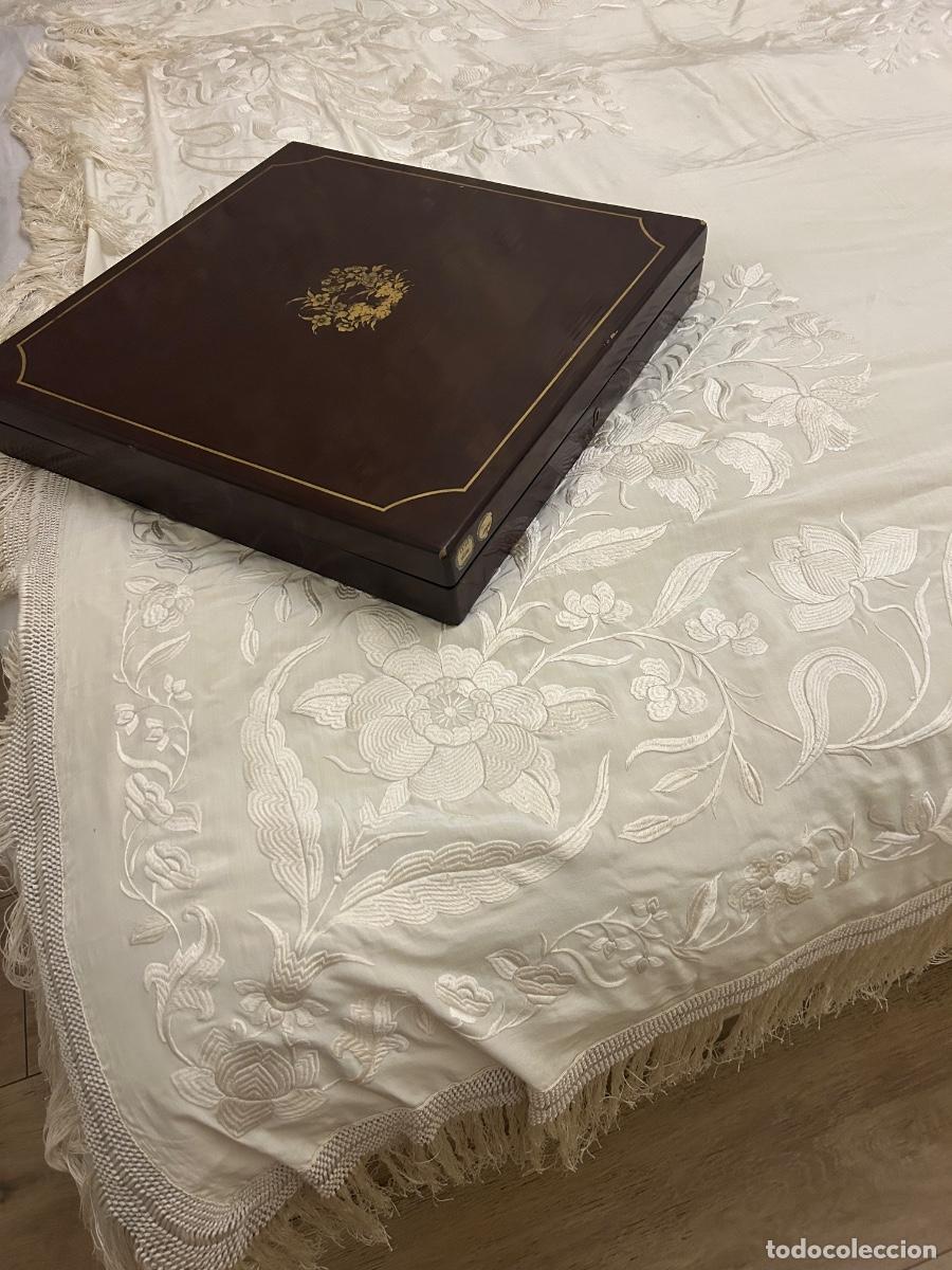 Antig&uuml;edades: Raro antiguo mant&oacute;n de Manila Imperio Cruz de Malta seda bordado a mano China caja lacada