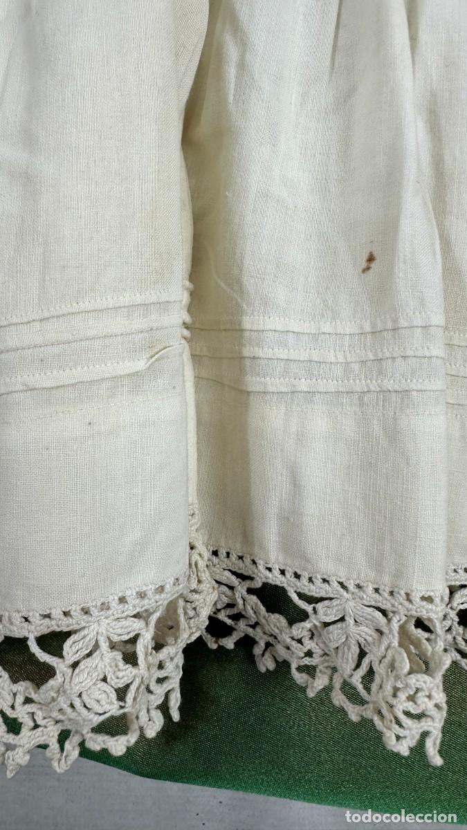 Antig&uuml;edades: Antigua bata. Vestido de ni&ntilde;o - Foto 2