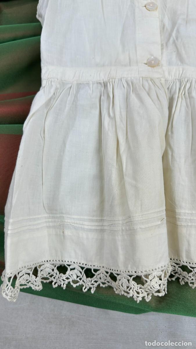 Antig&uuml;edades: Antigua bata. Vestido de ni&ntilde;o - Foto 3
