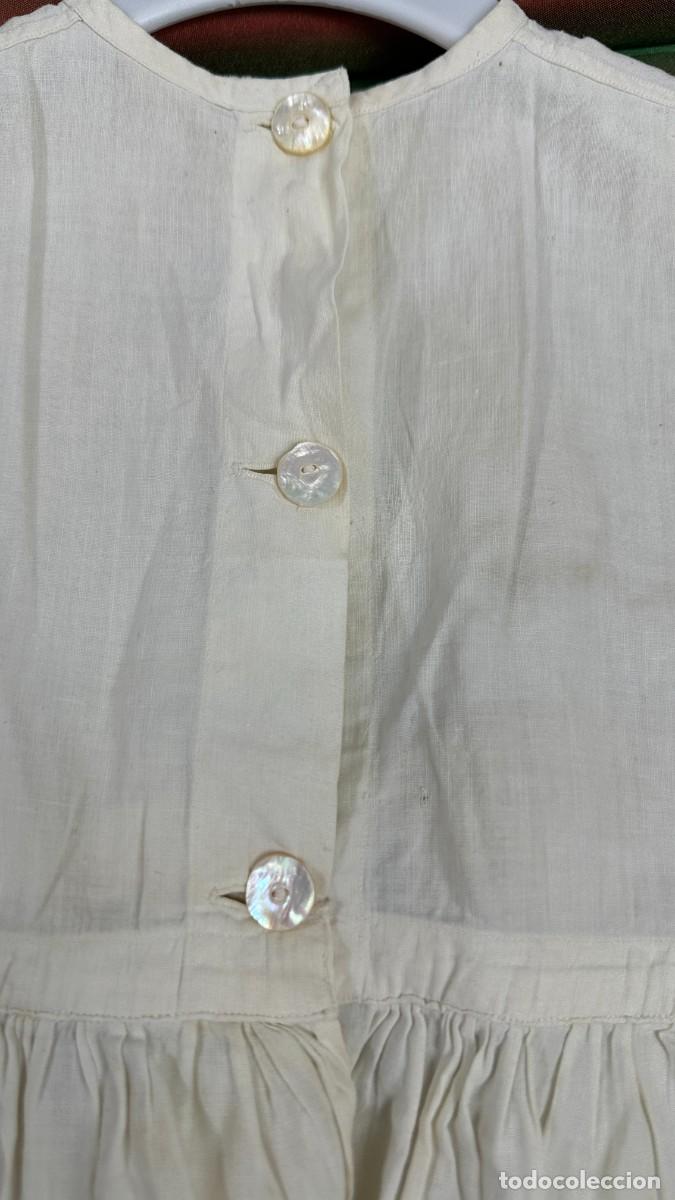 Antig&uuml;edades: Antigua bata. Vestido de ni&ntilde;o - Foto 4