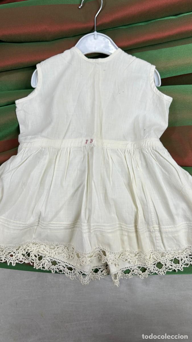Antig&uuml;edades: Antigua bata. Vestido de ni&ntilde;o - Foto 5