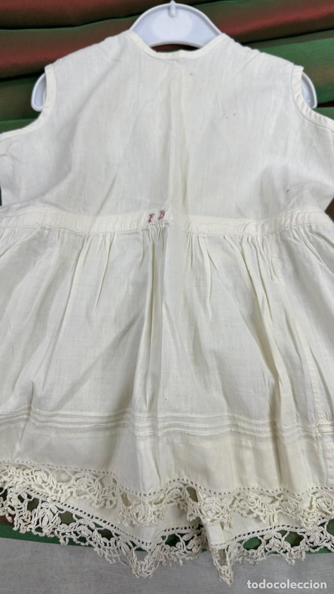 Antig&uuml;edades: Antigua bata. Vestido de ni&ntilde;o - Foto 6