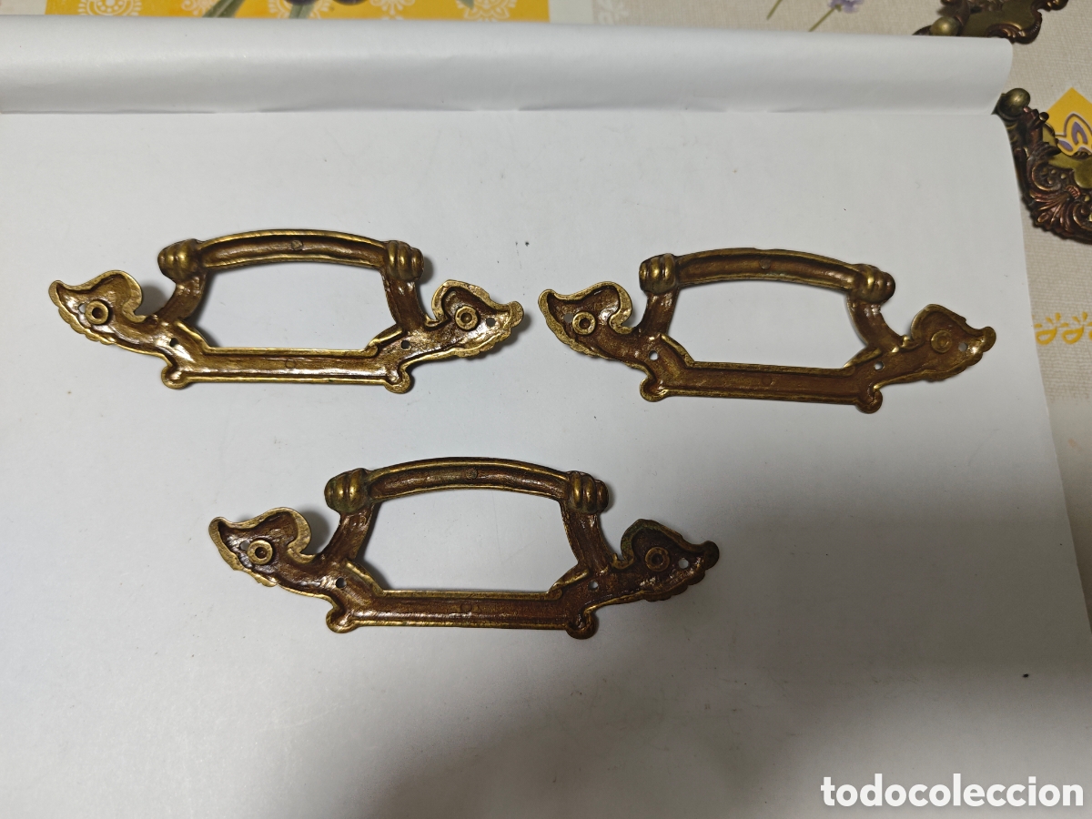 Antig&uuml;edades: 3 tiradores antiguos de bronce o laton