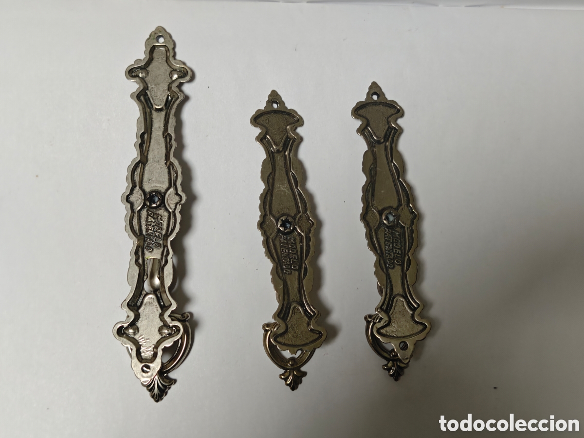 Antig&uuml;edades: 3 tiradores en bronce plateado - Foto 2