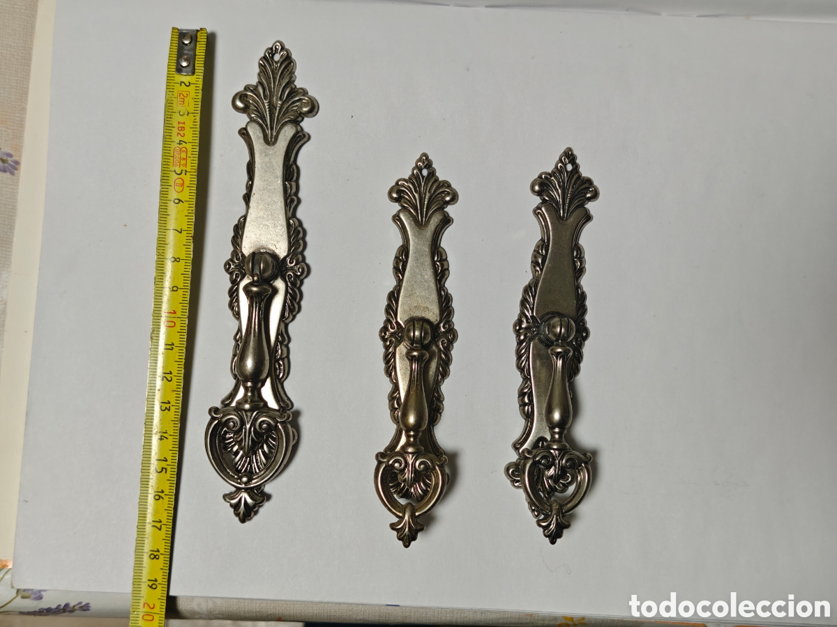 Antig&uuml;edades: 3 tiradores en bronce plateado - Foto 3