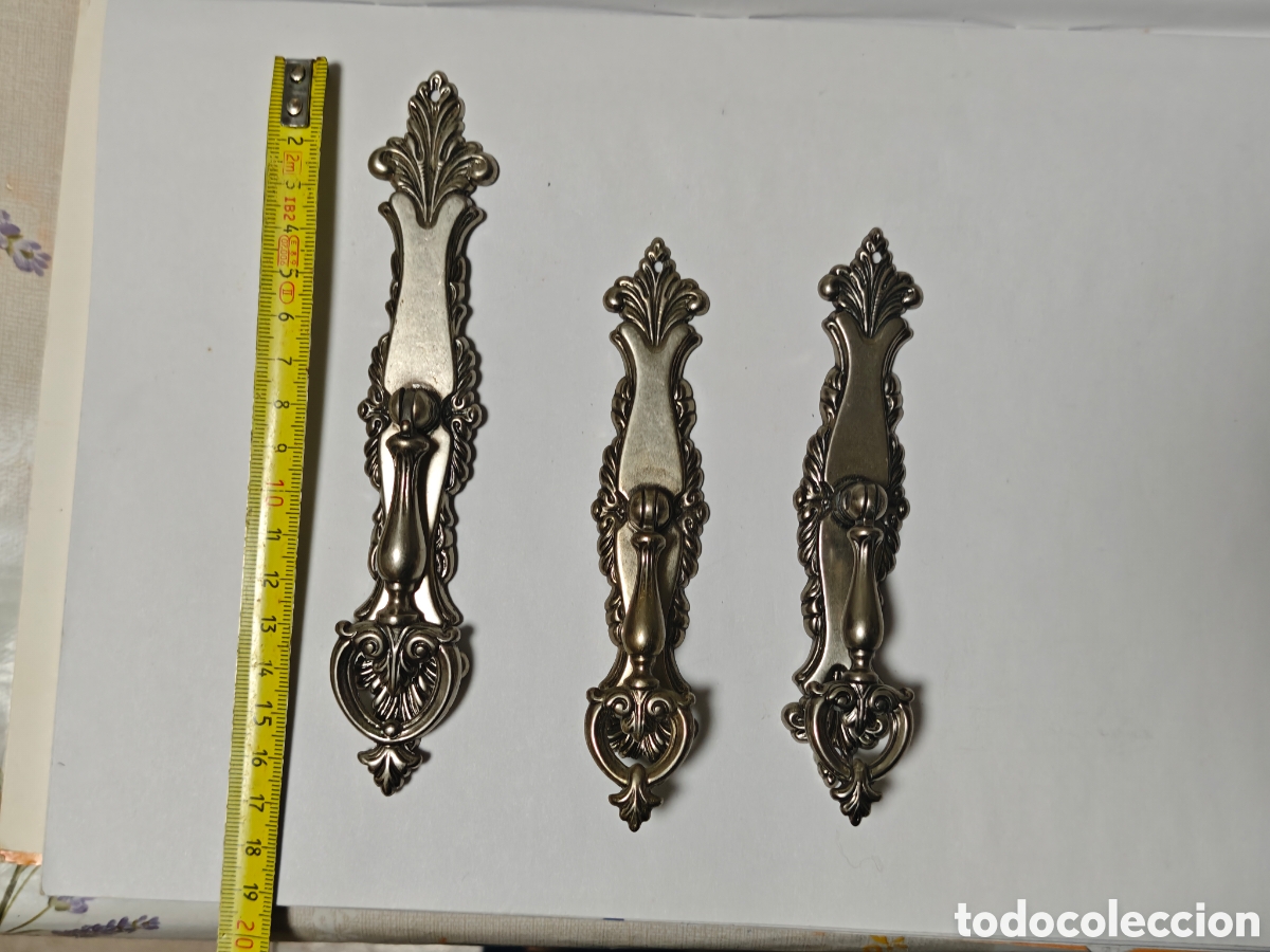 Antig&uuml;edades: 3 tiradores en bronce plateado - Foto 4