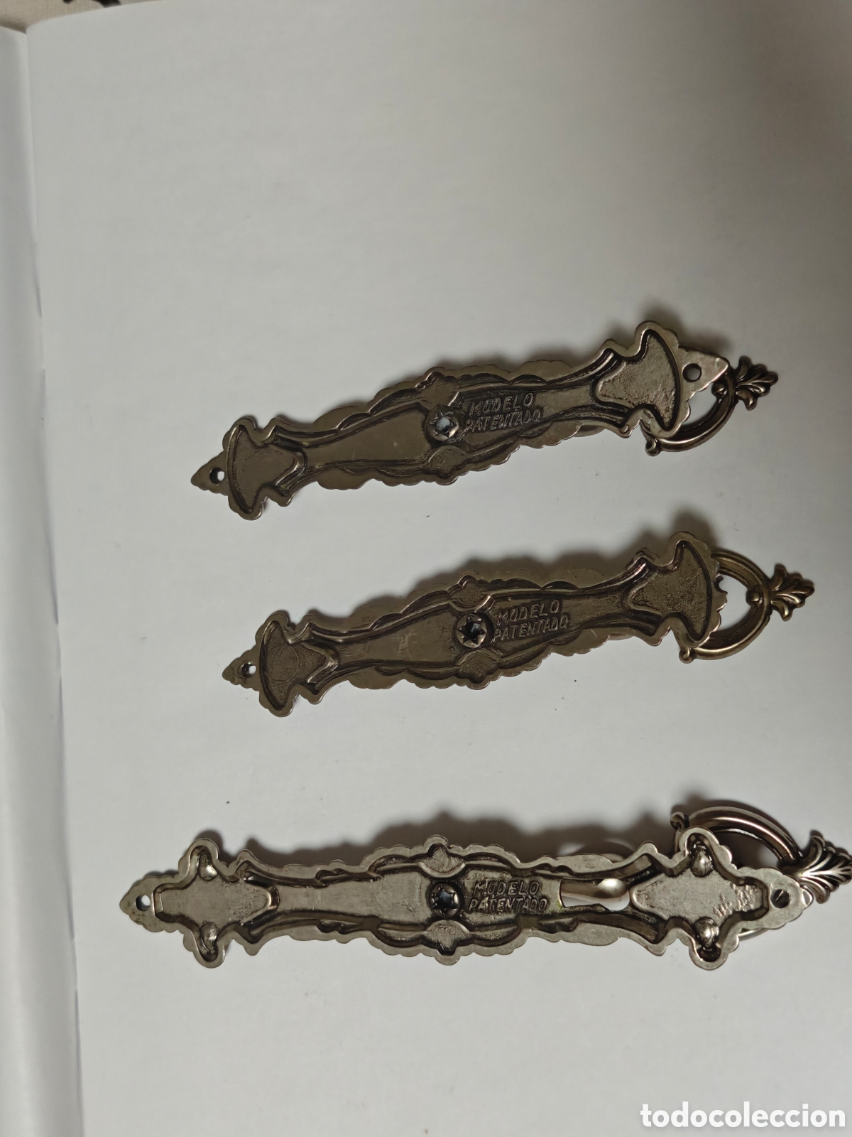 Antig&uuml;edades: 3 tiradores en bronce plateado - Foto 6