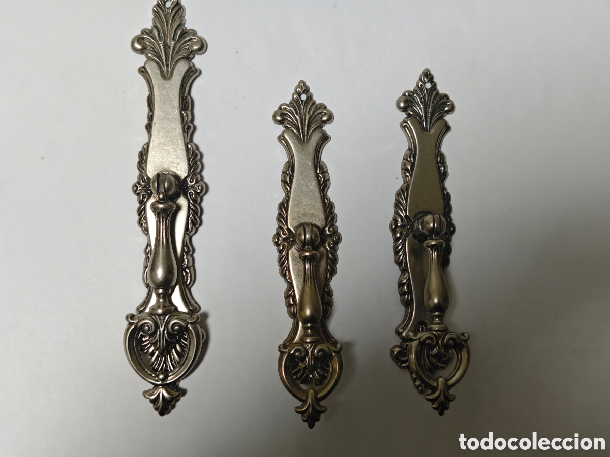Antig&uuml;edades: 3 tiradores en bronce plateado - Foto 9