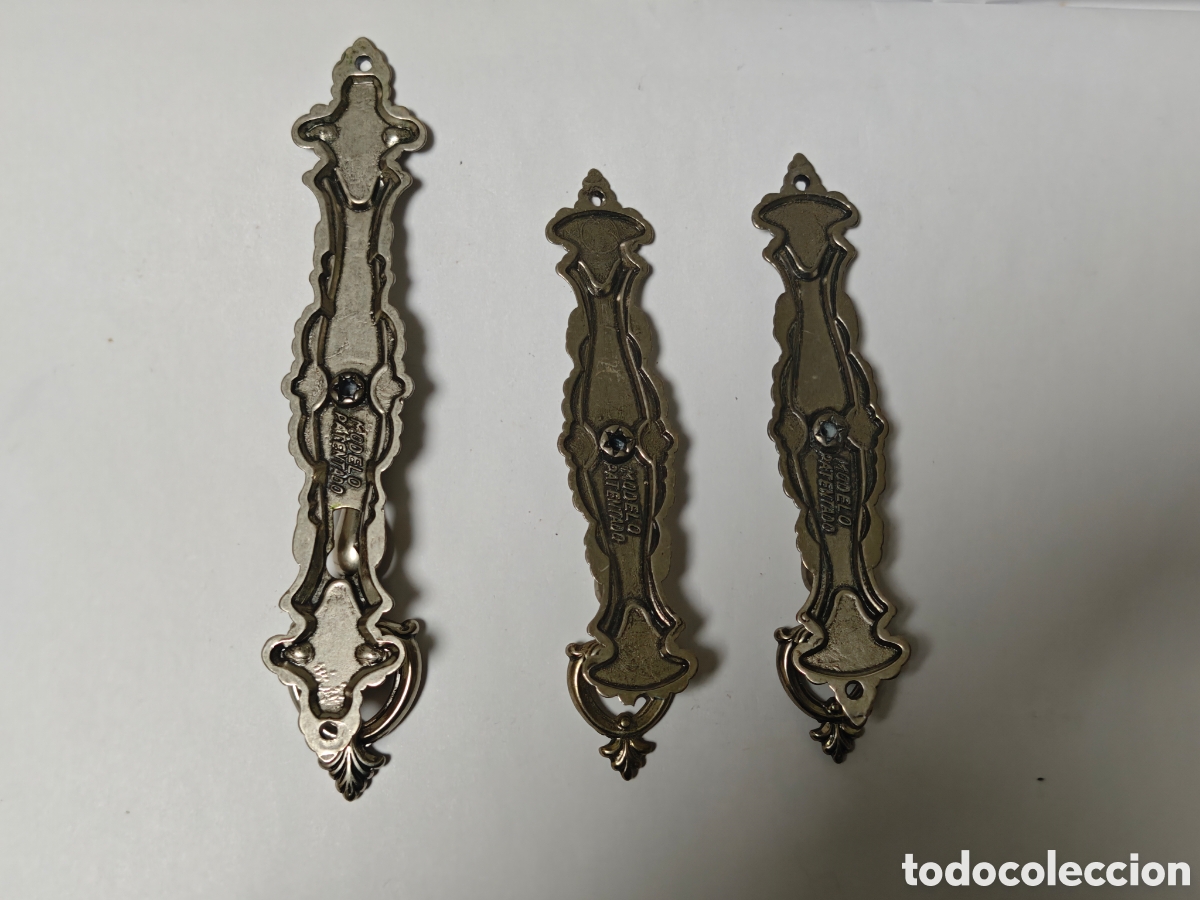 Antig&uuml;edades: 3 tiradores en bronce plateado - Foto 1