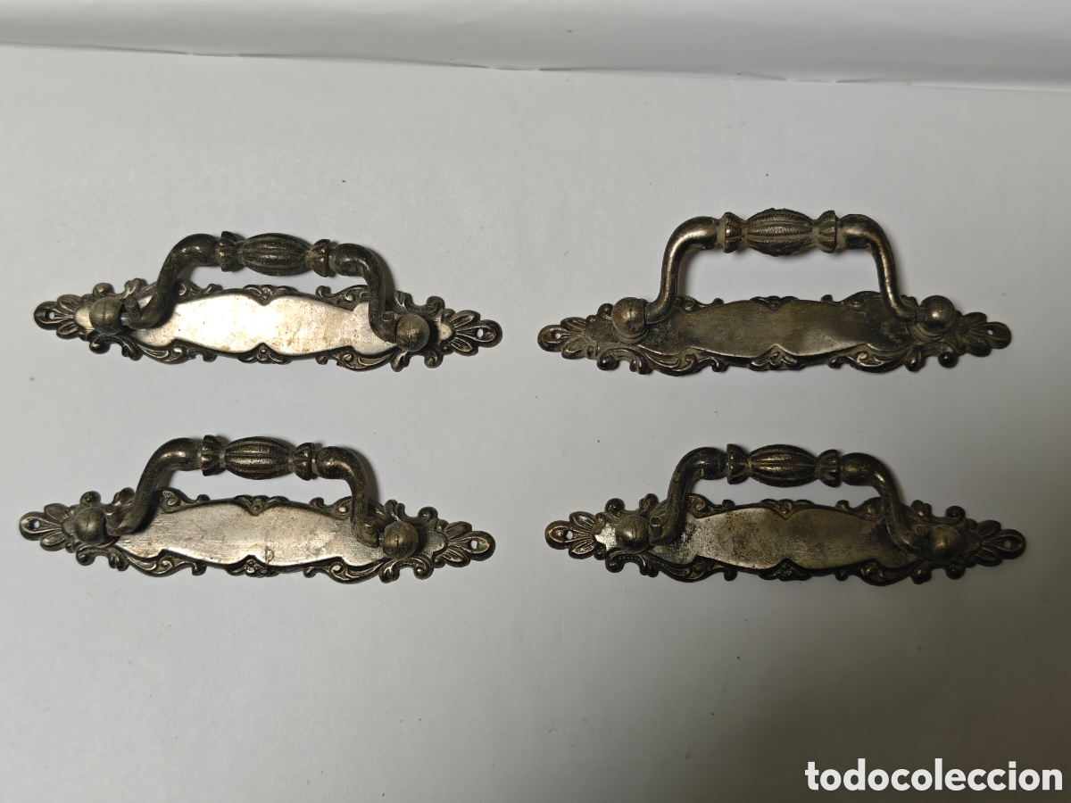 Antig&uuml;edades: Cuatro tiradores antiguos en bronceo o lat&oacute;n