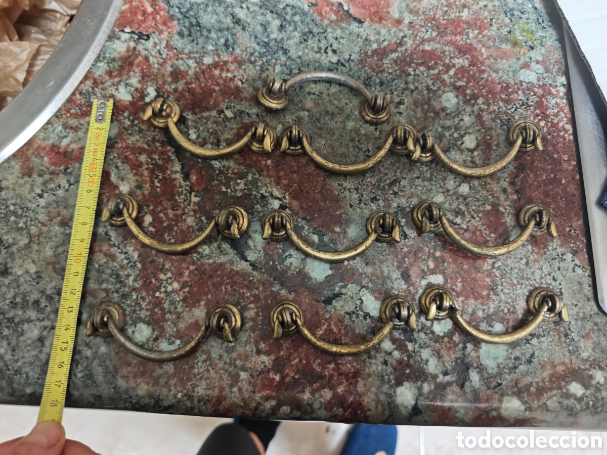 Antig&uuml;edades: 9 tiradores antiguos en bronzo lat&oacute;n