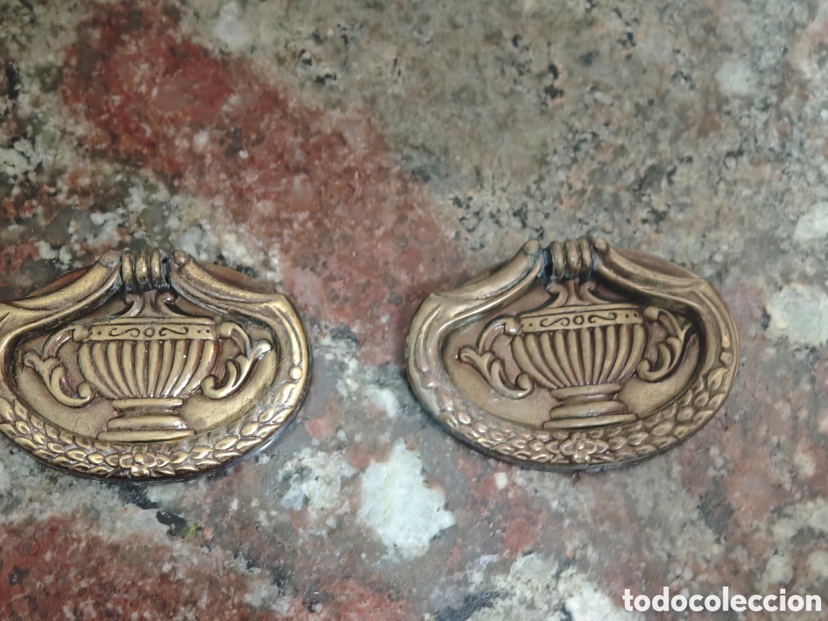 Antig&uuml;edades: Dos tiradores antiguos en bronze o lat&oacute;n