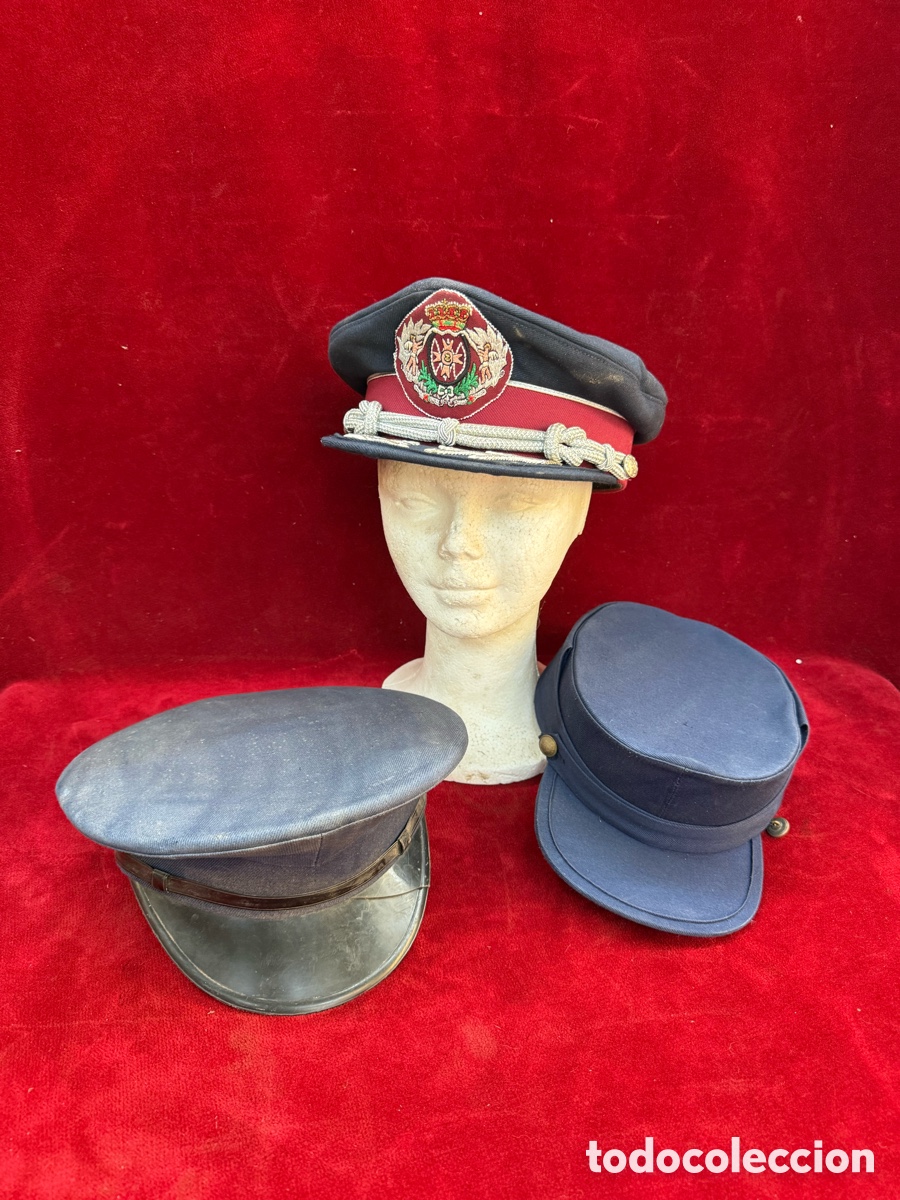 Antig&uuml;edades: Lote gorras militares y de bombero!