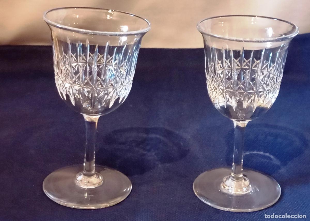 Antig&uuml;edades: 2 Copas de Licor Cristal DArques Tallado - Foto 1