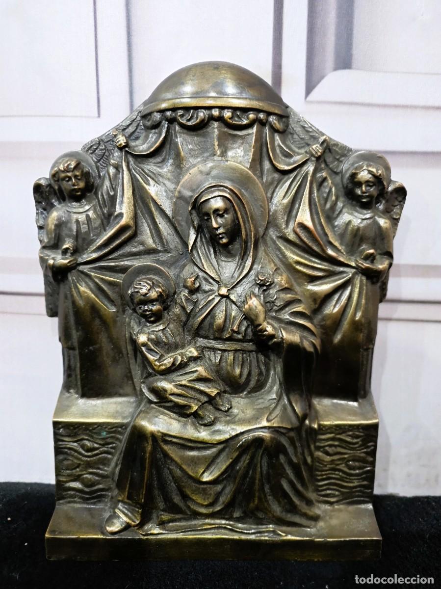Antig&uuml;edades: Placa relieve de bronce que representa a la Virgen de Gracia