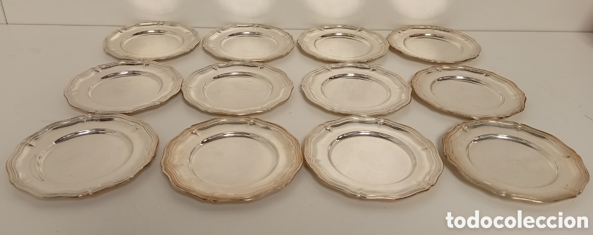 Antig&uuml;edades: PLATO DE PAN VINTAGE DE METAL CON BA&Ntilde;O DE PLATA