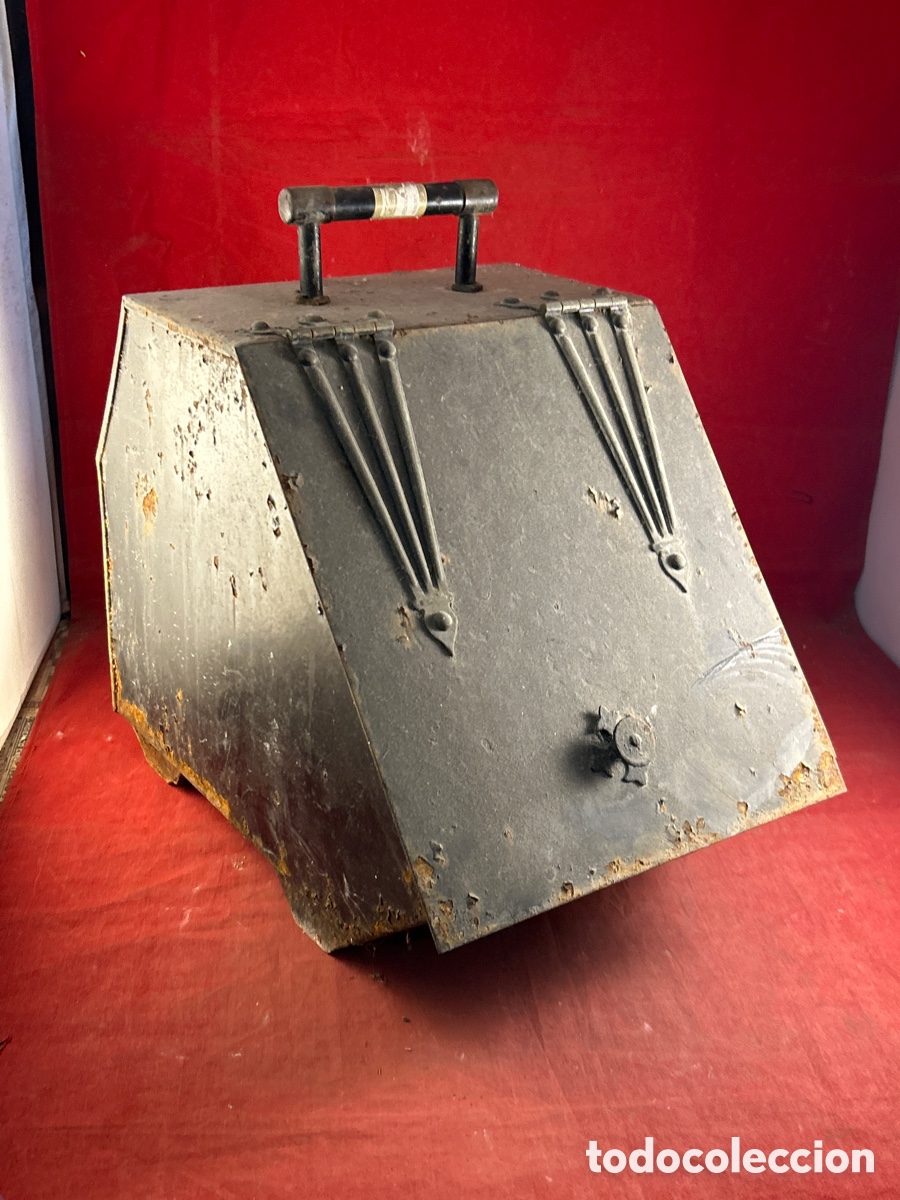 Antig&uuml;edades: ANTIGUA CARBONERA DE HIERRO - Foto 1