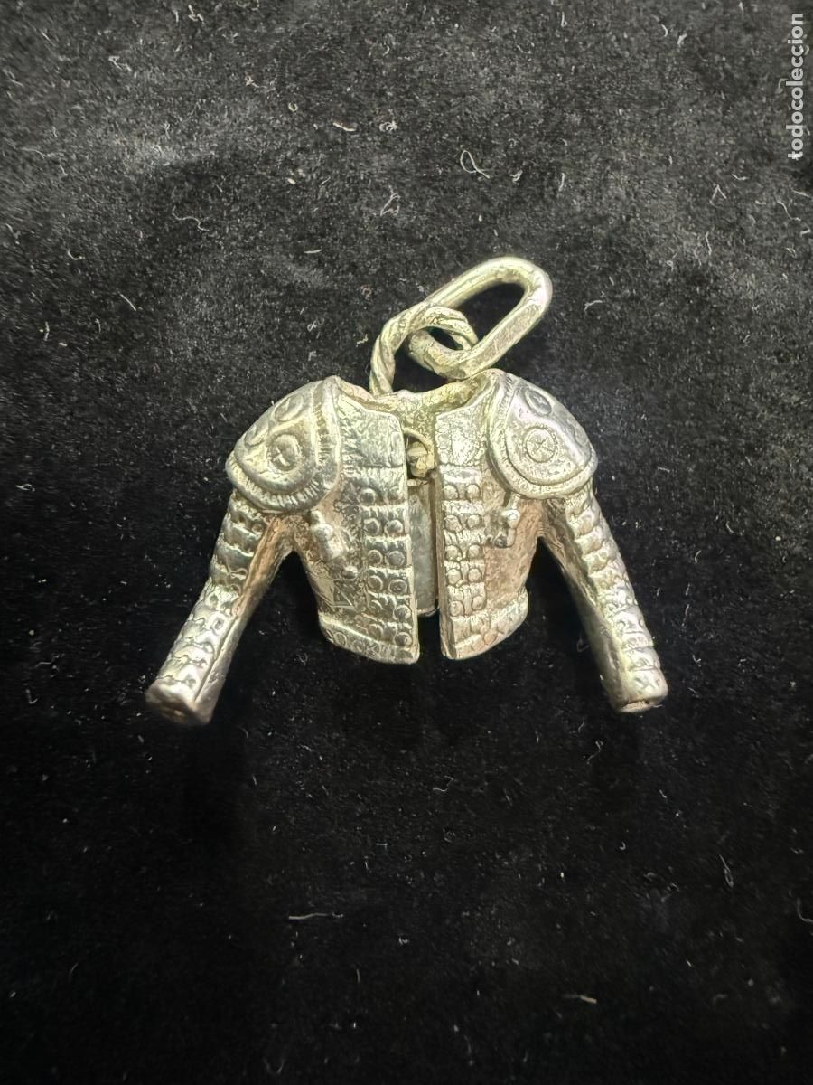 Antig&uuml;edades: COLGANTE CHAQUETILLA DE TORERO EN PLATA DE LEY