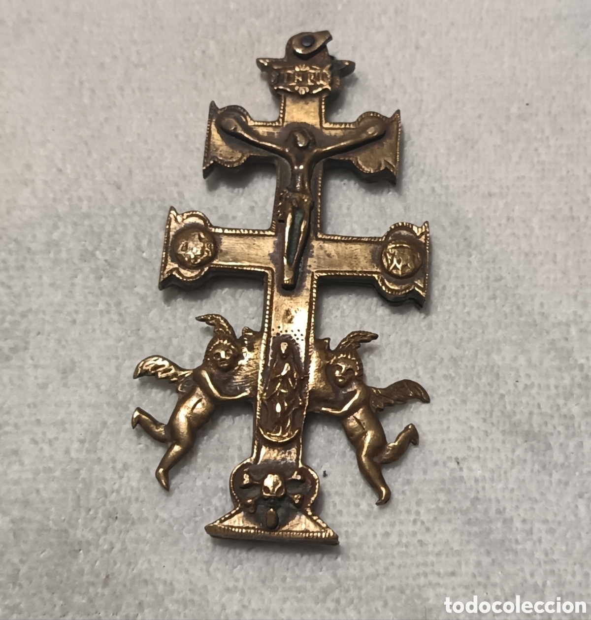 Antig&uuml;edades: GRAN CRUZ DE CARAVACA RELICARIO, LATON, SE HABRE EN DOS PARTES PARA RELIQUIAS, 11 CM APROX