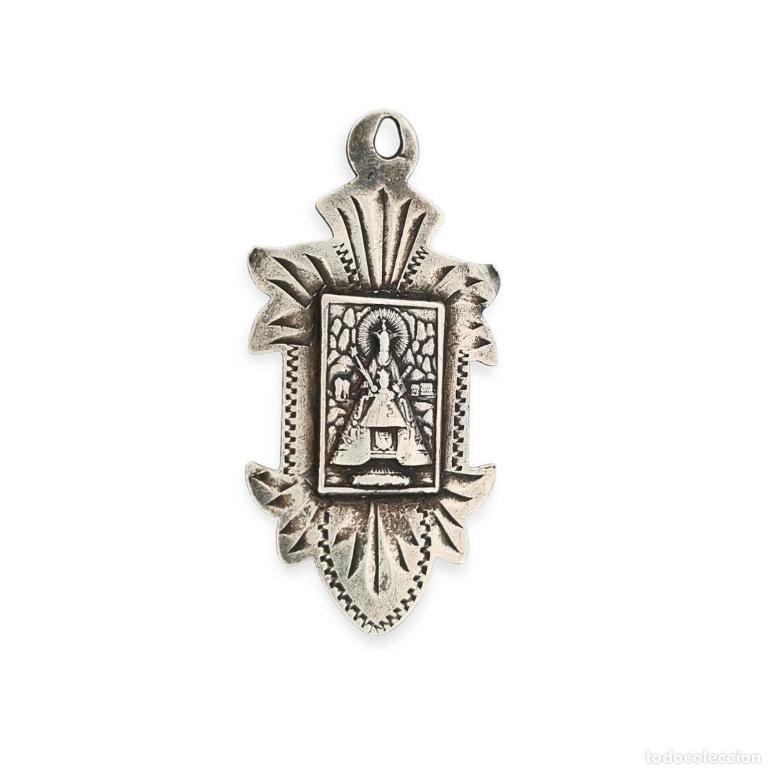 Antig&uuml;edades: Medalla religiosa La Moreneta N.S. Montserrat en plata, Catalu&ntilde;a, a&ntilde;os 30-40