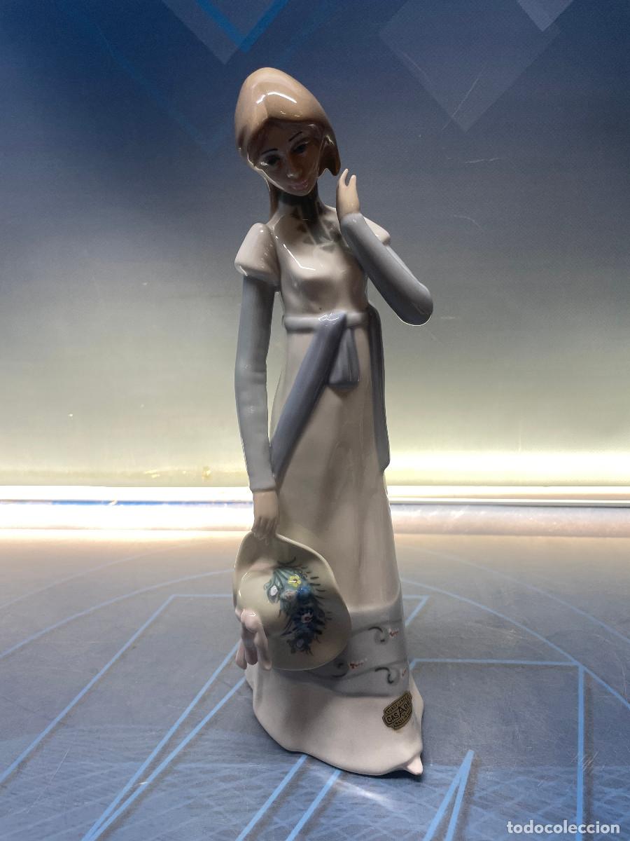 Antig&uuml;edades: Figura porcelana casades mujer posando 33 cm