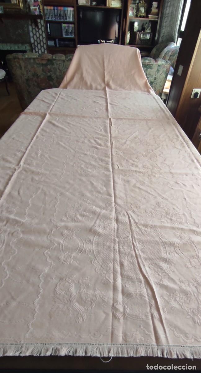 Antig&uuml;edades: ANTIGUA COLCHA DE PIQUE ADAMASCADA ROSA PASTEL PARA CAMA DE 90. MEDIDAS: 230 x 140