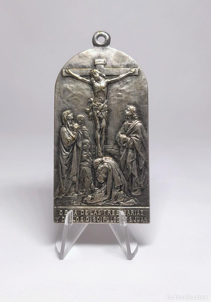 Antig&uuml;edades: MEDALLA RELIGIOSA / COLGANTE: OBRA DE LAS TRES MARIAS Y DE LOS DISCIPULOS DE SAN JUAN. M371