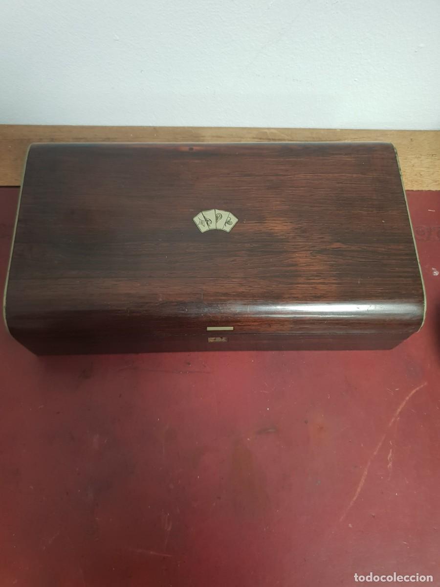 Antig&uuml;edades: Caja siglo xix palosanto para poker con fichas de hueso