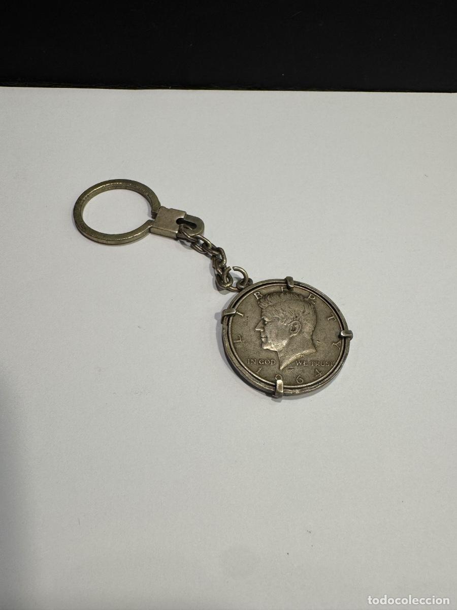 Antig&uuml;edades: LLAVERO DE PLATA CON MONEDA KENNEDY A&Ntilde;O 1964 (G)