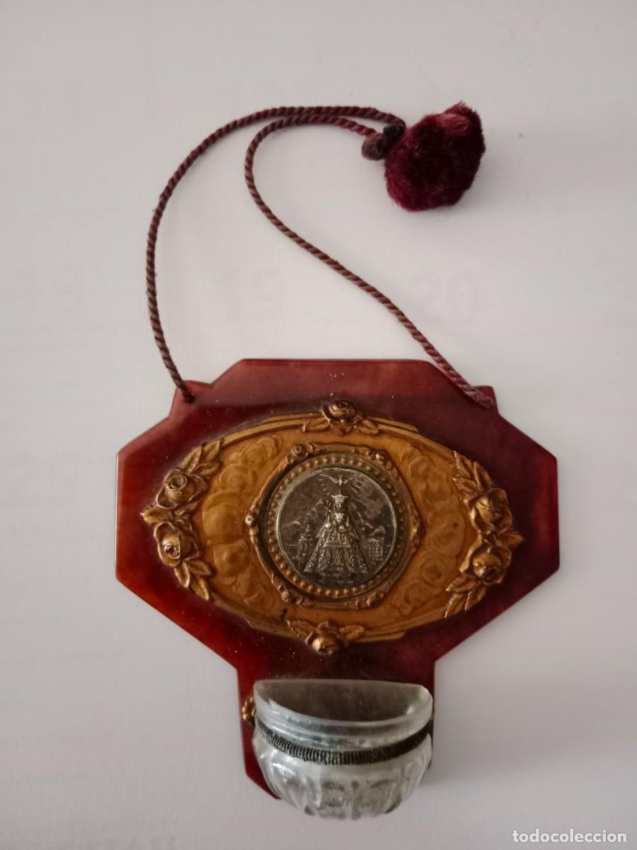 Antig&uuml;edades: PEQUE&Ntilde;A BENDITERA MODERNISTA 9,5 x 9,5 CM BASE SIMIL CAREY GLORIA EN BRONCE Y MEDALLA VIRGEN PLATA
