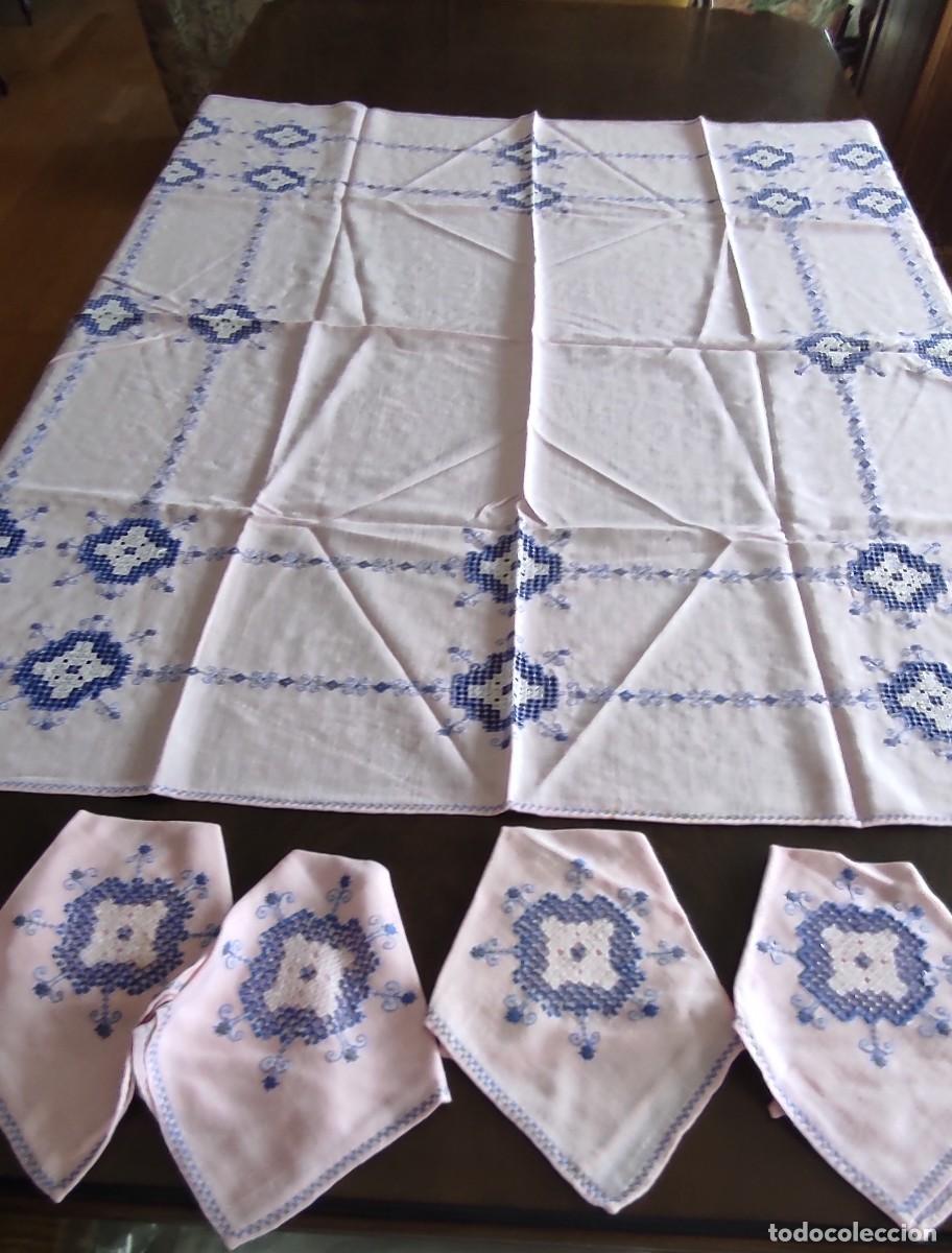 Antig&uuml;edades: ANTIGUO JUEGO DE TE/MERIENDA BORDADO CALADO. MANTEL Y 6 SERVLLETAS ROSA AZUL.