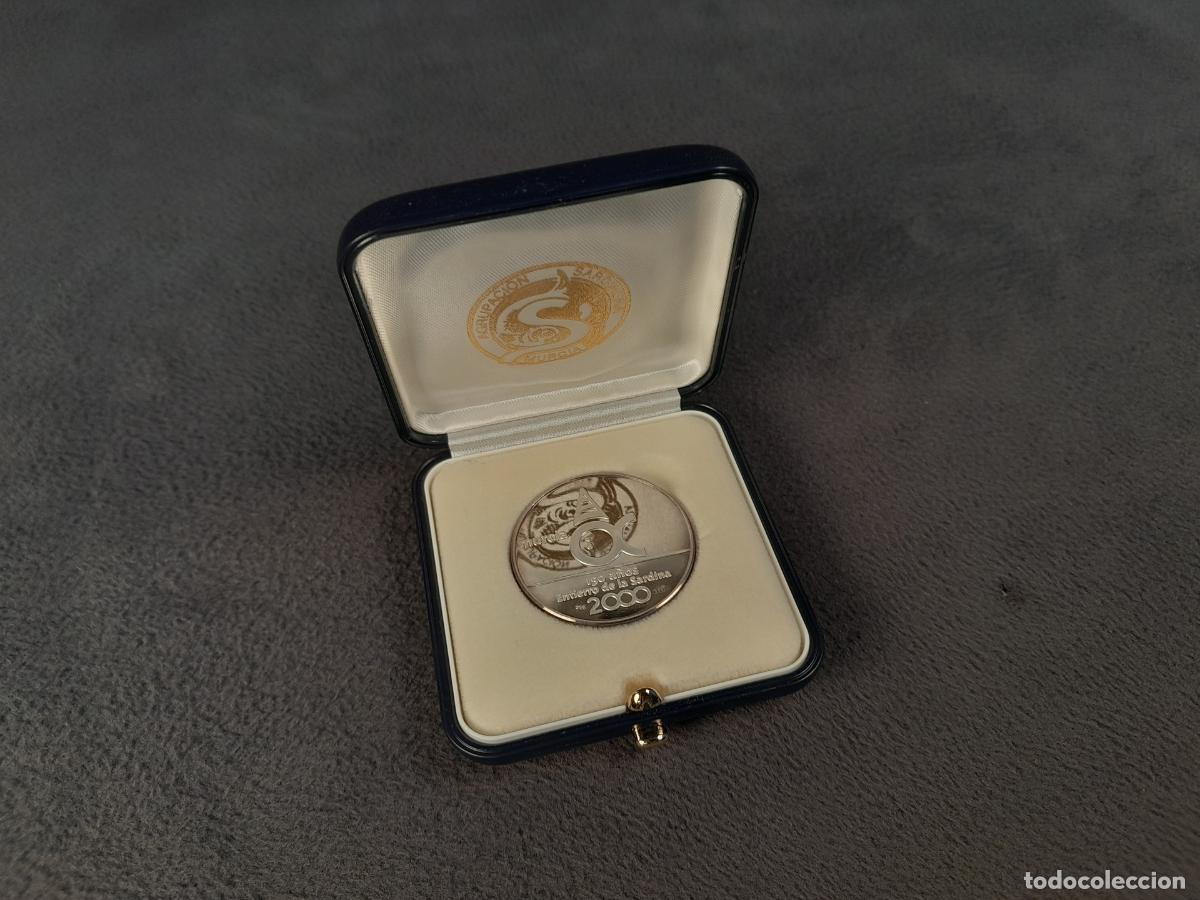 Antiguidades: MEDALLA CONMEMORATIVA EN PLATA DE LEY. &rdquo;150 A&Ntilde;OS DEL ENTIERRO DE LA SARDINA&rdquo;. MURCIA, A&Ntilde;O 2000