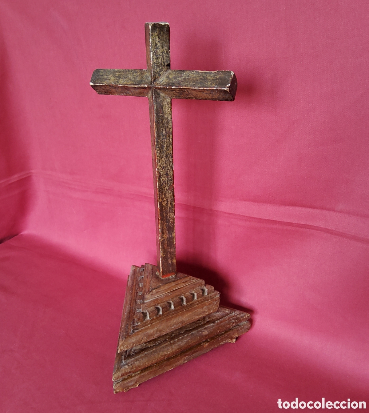 Antig&uuml;edades: ANTIGUA CRUZ DE MADERA TALLADA, CON BASE TRIANGULAR ESCALONADA Y MOLDURADA - Foto 4
