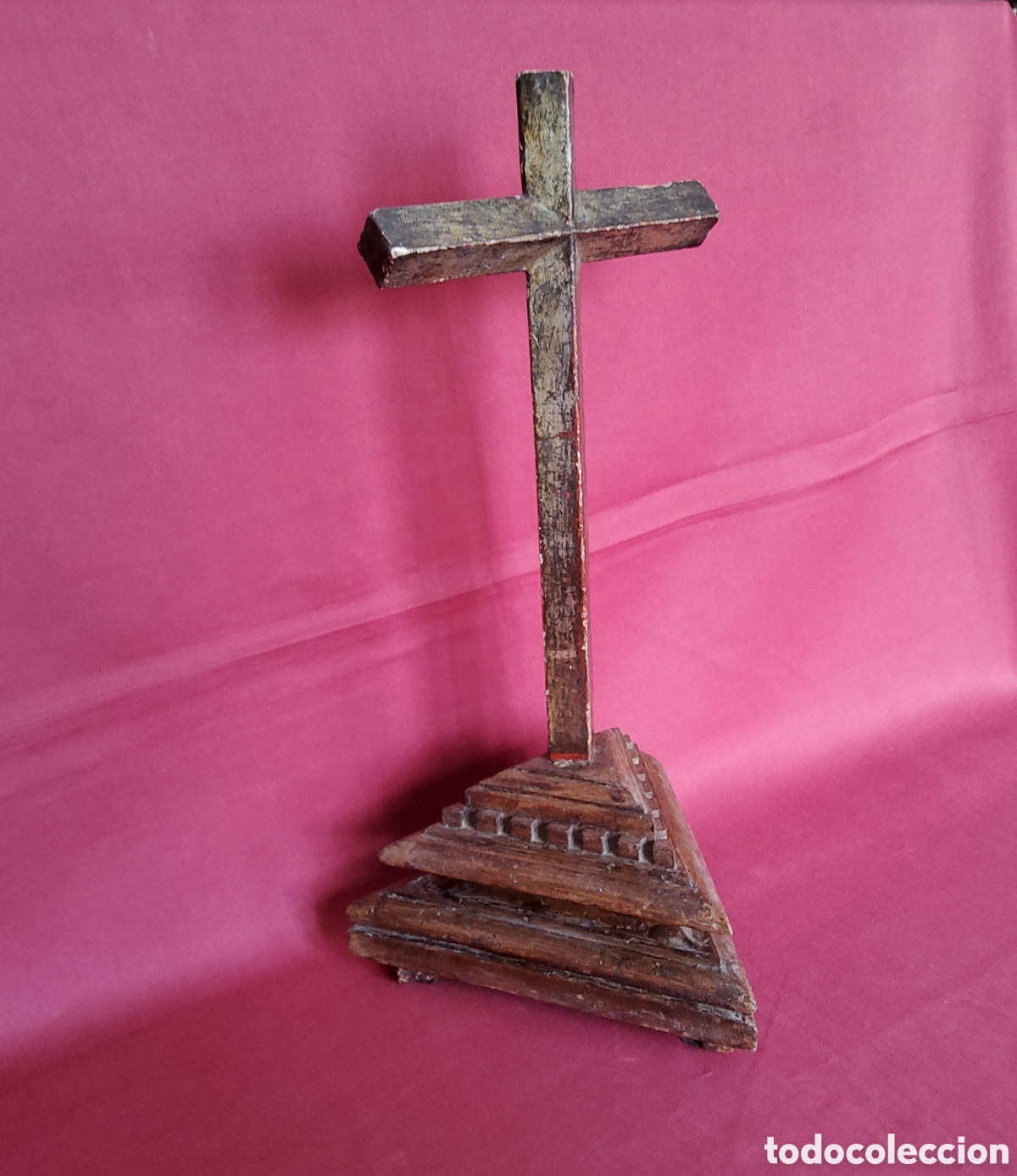 Antig&uuml;edades: ANTIGUA CRUZ DE MADERA TALLADA, CON BASE TRIANGULAR ESCALONADA Y MOLDURADA - Foto 5