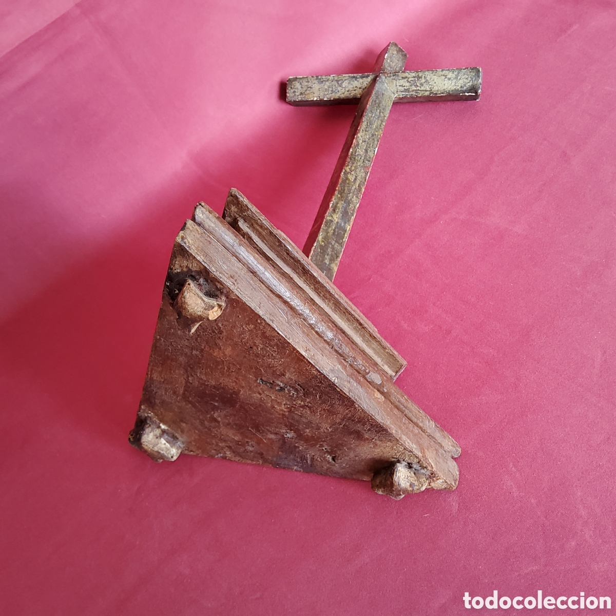 Antig&uuml;edades: ANTIGUA CRUZ DE MADERA TALLADA, CON BASE TRIANGULAR ESCALONADA Y MOLDURADA - Foto 6