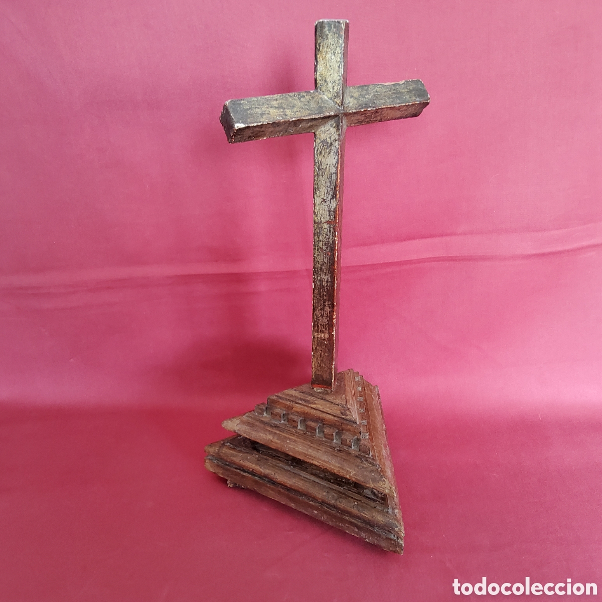 Antig&uuml;edades: ANTIGUA CRUZ DE MADERA TALLADA, CON BASE TRIANGULAR ESCALONADA Y MOLDURADA - Foto 8