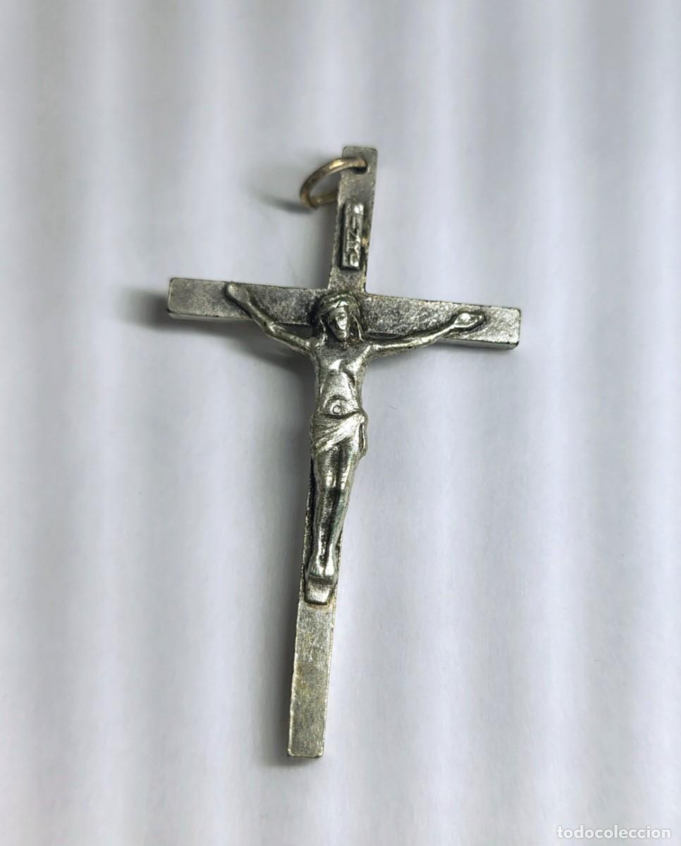 Antig&uuml;edades: Medalla religiosa / Colgante: CRUZ con JESUCRISTO. M374