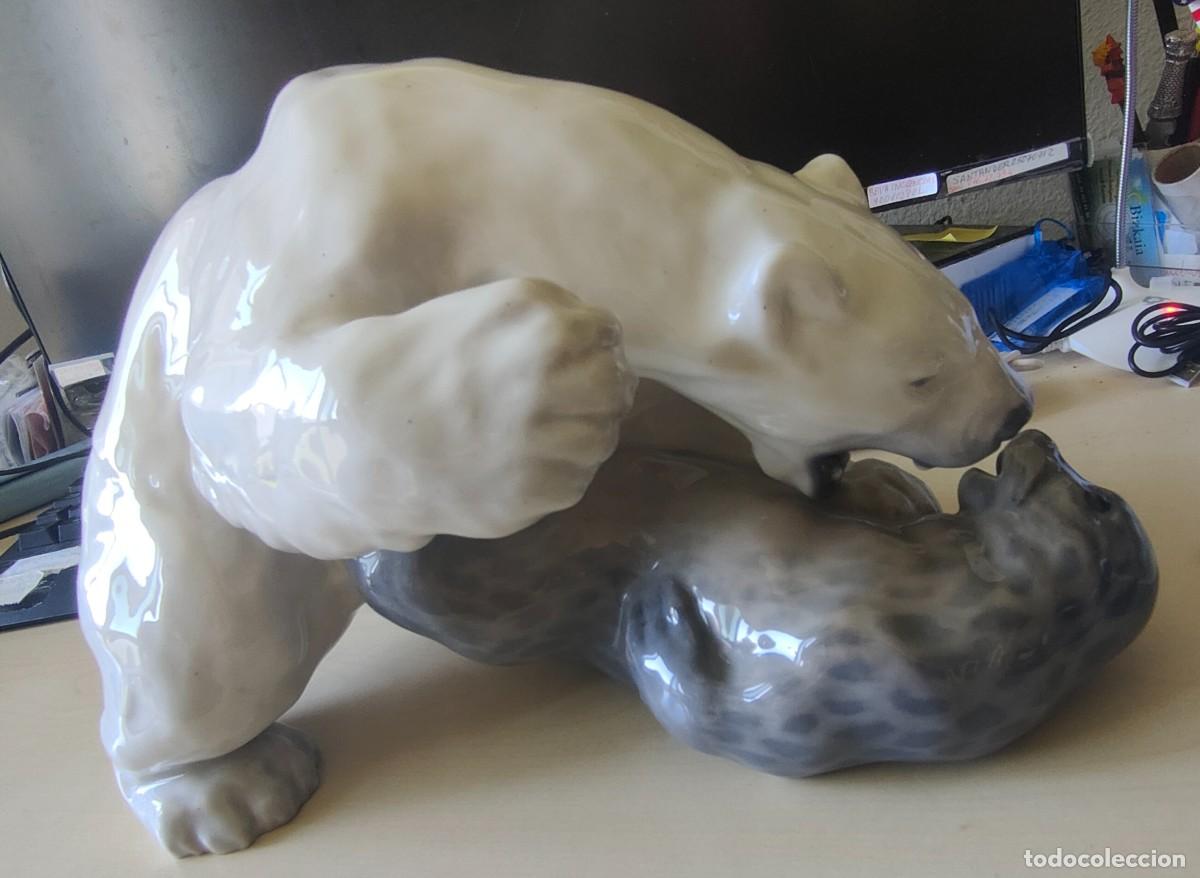 Antig&uuml;edades: Figura de porcelana , Oso Polar Cazador