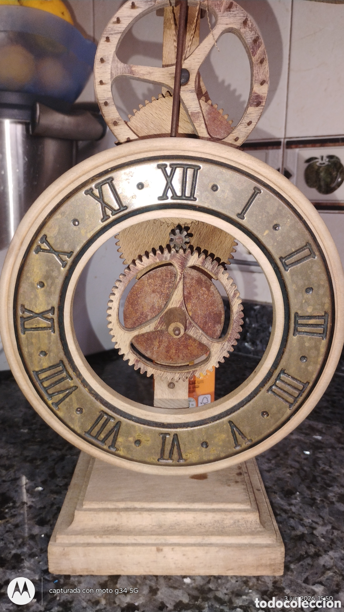 Antig&uuml;edades: &nbsp;/&nbsp;Reloj siglo XV. Modelo sobremesa de madera. 41x20cm