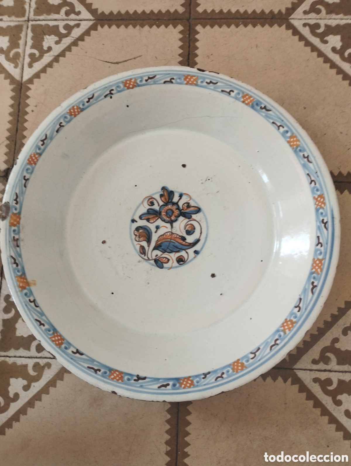 Antig&uuml;edades: Plato Talavera serie tricolor